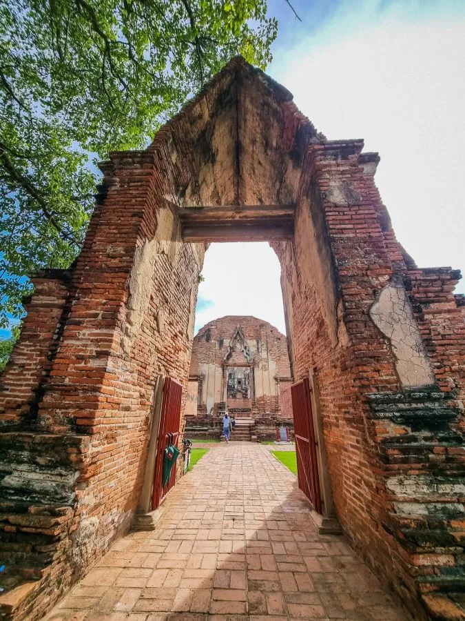 main entrance to wat ratchaburana ayutthaya