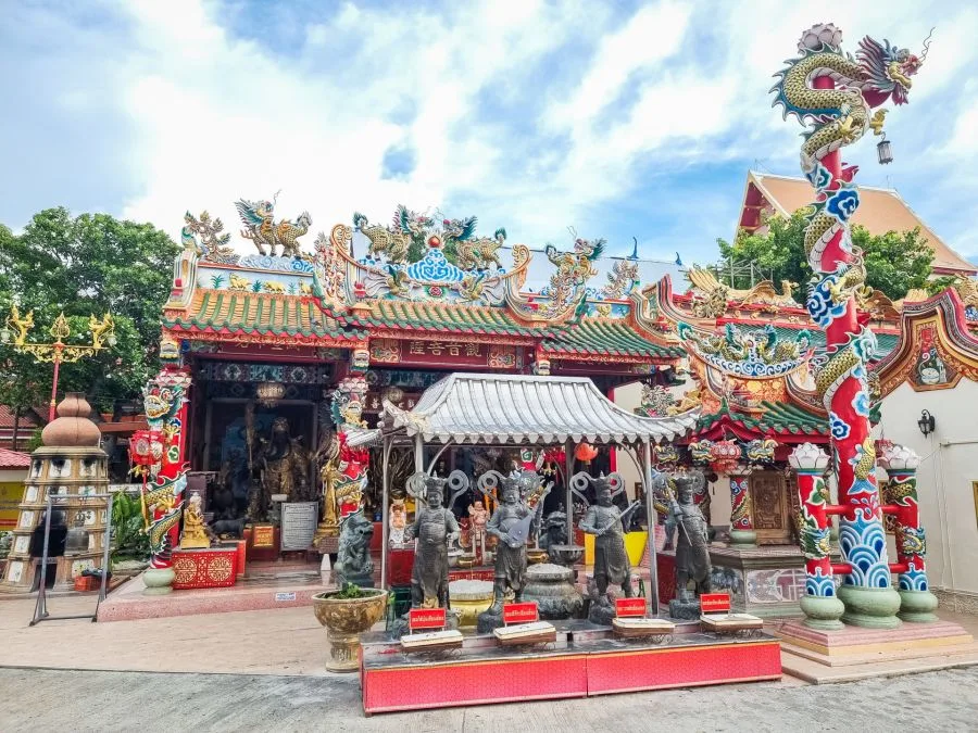 Chinese shrine Wat Phanan Choeng Ayutthaya