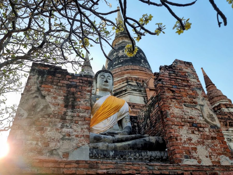 statue bouddha mondop du wat yai chai mongkhon ayutthaya