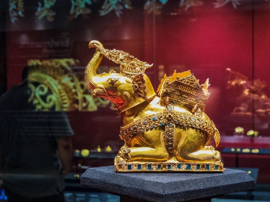 statuette elephant en or musee chao sam phraya ayutthaya