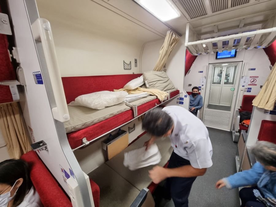 train de nuit 2e classe bangkok chiang mai couchette thailande