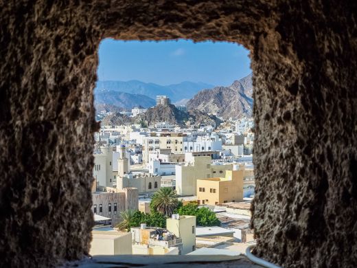 vue depuis fenetre du fort mutrah - oman vue depuis fenetre du fort mutrah oman
