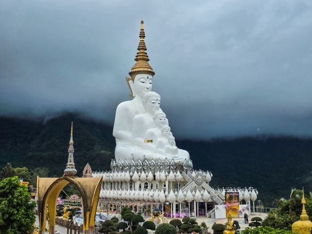 bouddhas du wat phra that pha sorn kaew petchabun