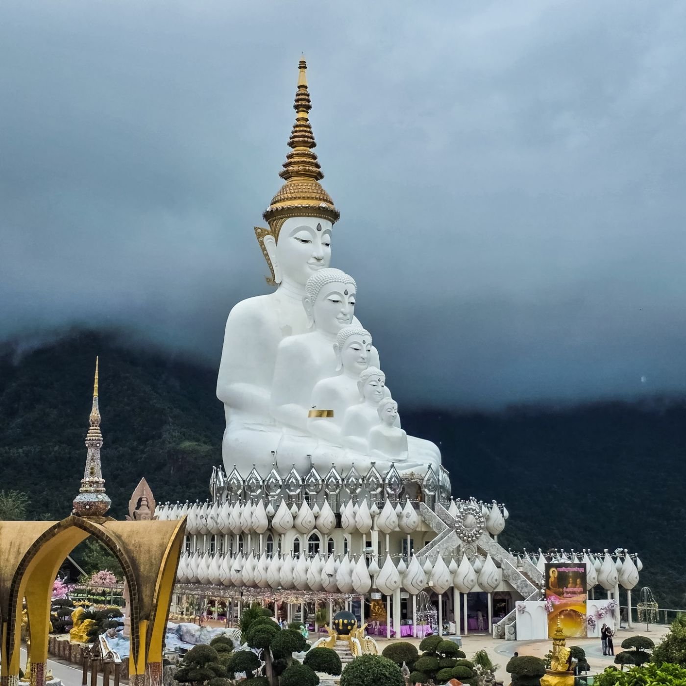 Wat Phra That Pha Sorn Kaew : un temple unique perché dans les montagnes