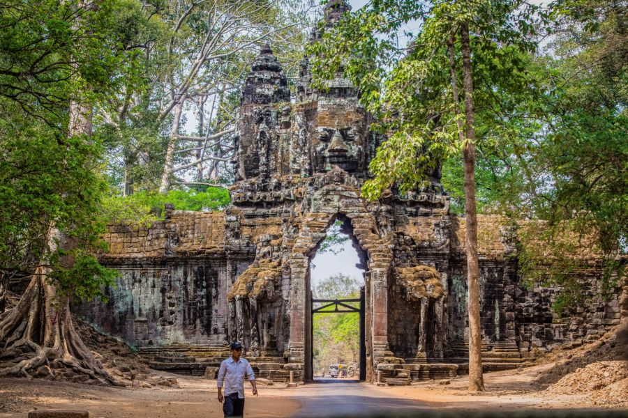 grande porte a angkor cambodge