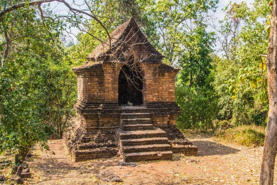 mondop wat khao pahnom phloeng - si satchanalai