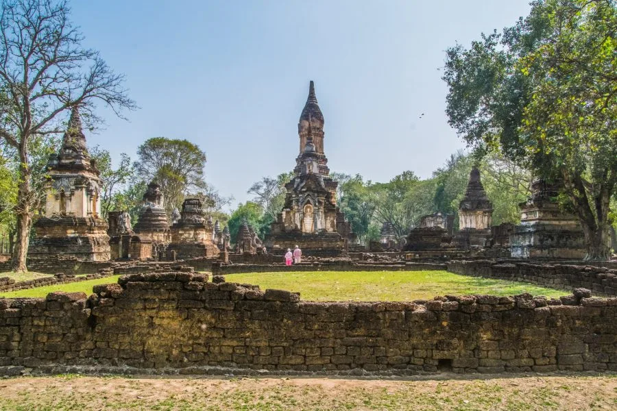 wat chedi chet thaeo - si satchanalai - thailand