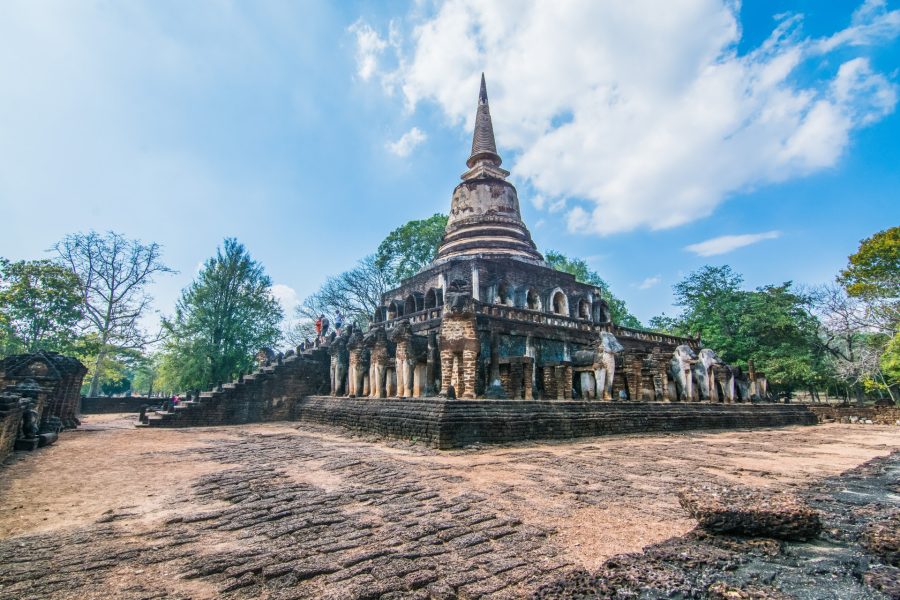 chedi elephants wat chang lom - si satchanalai - thailande