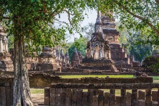 wat chedi chet thaeo - si satchanalai park - thailand