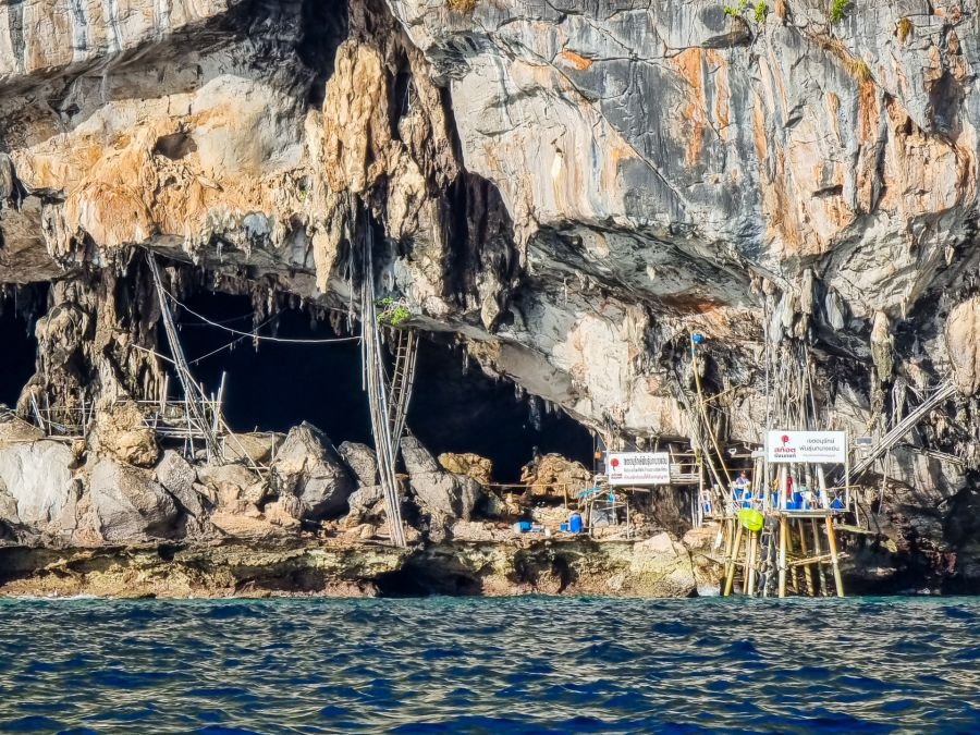 tham phraya nak viking cave excursion journee ko phi phi