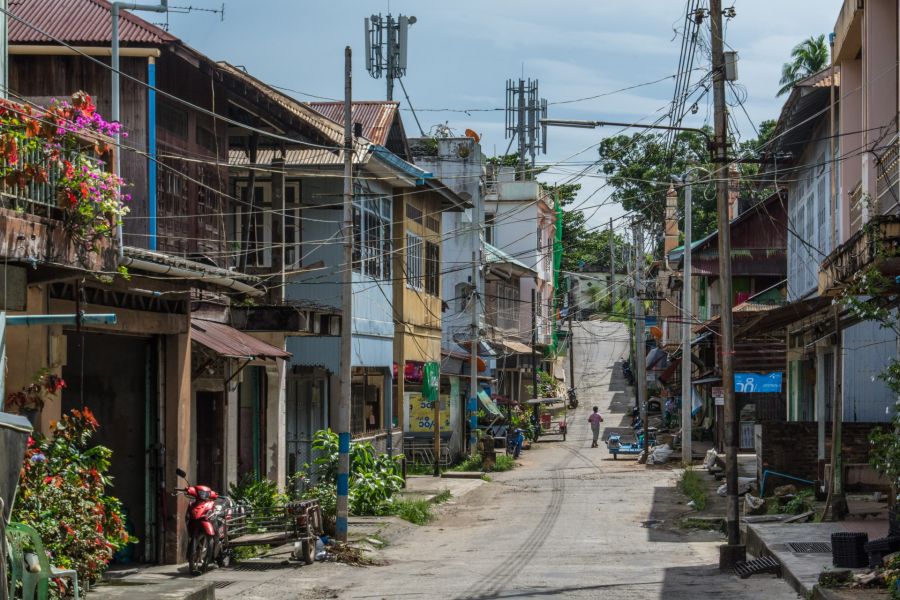 atmosphere dans une rue de kawthaung birmanie