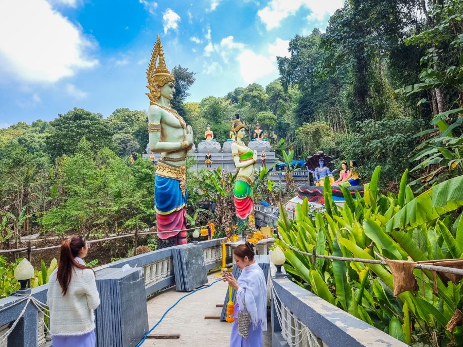 chemin pour mediter au wat phu thap boek phetchabun