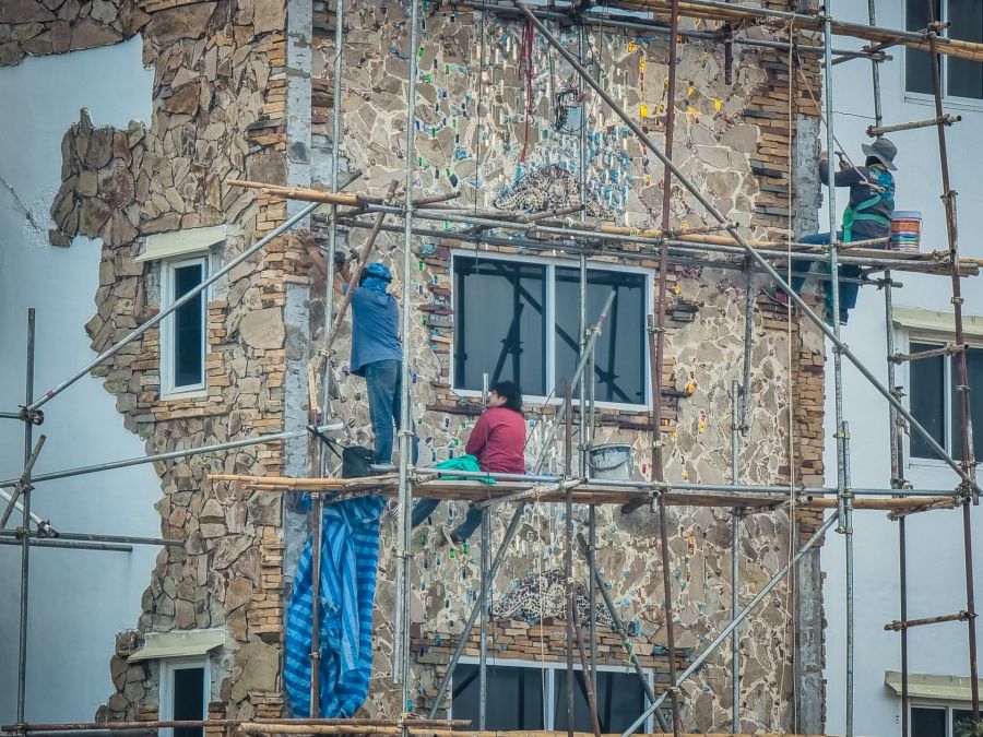 construction en cours au wat pha sorn kaew phetchabun