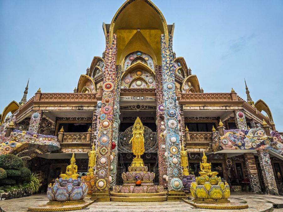 face au chedi 9 etages du wat pha sorn kaew phetchabun