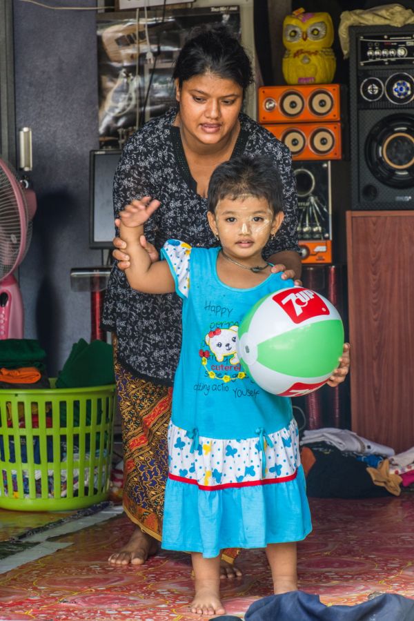 gamine et sa maman coucou kawthaung birmanie