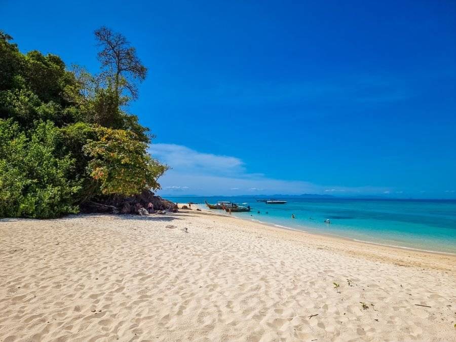 grande plage nord bamboo island excursion journée depuis ko phi phi