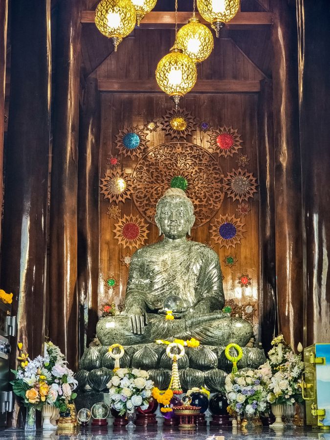 interieur ubosot au wat phu thap boek phetchabun