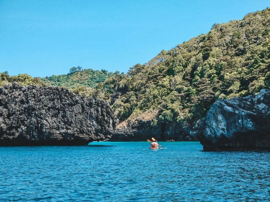 kayakistes vers loh dalum excursion journee ko phi phi