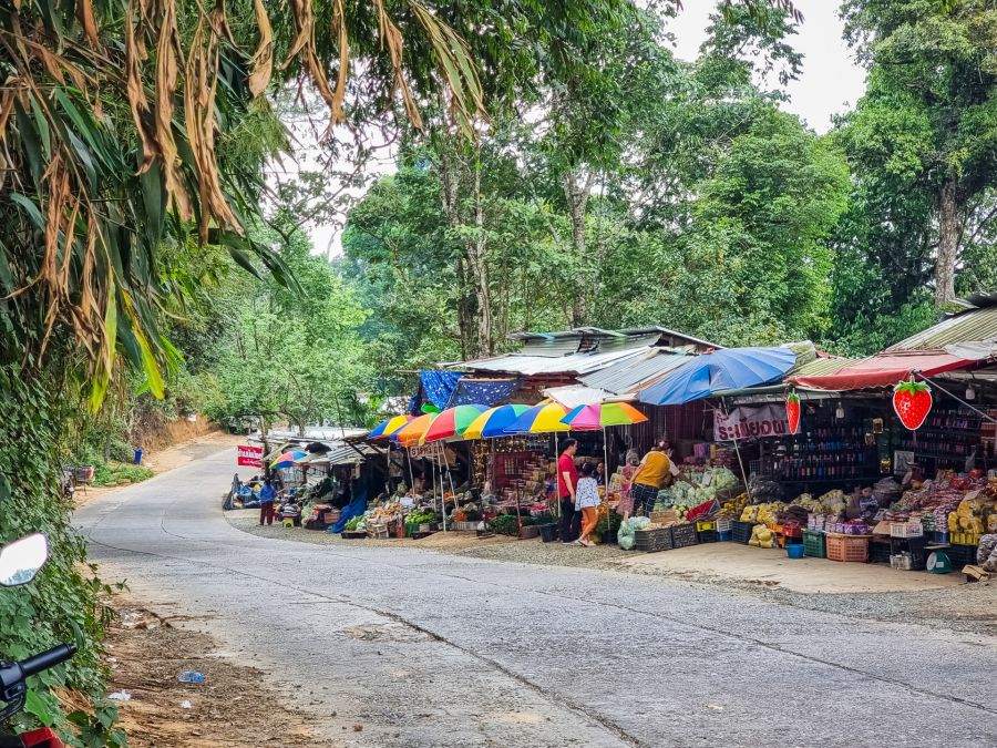 marché hmong a phu thap boek phetchabun