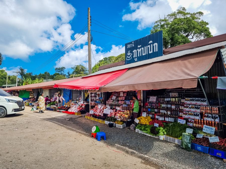 marché hmong proche sommet de phu thap boek phetchabun