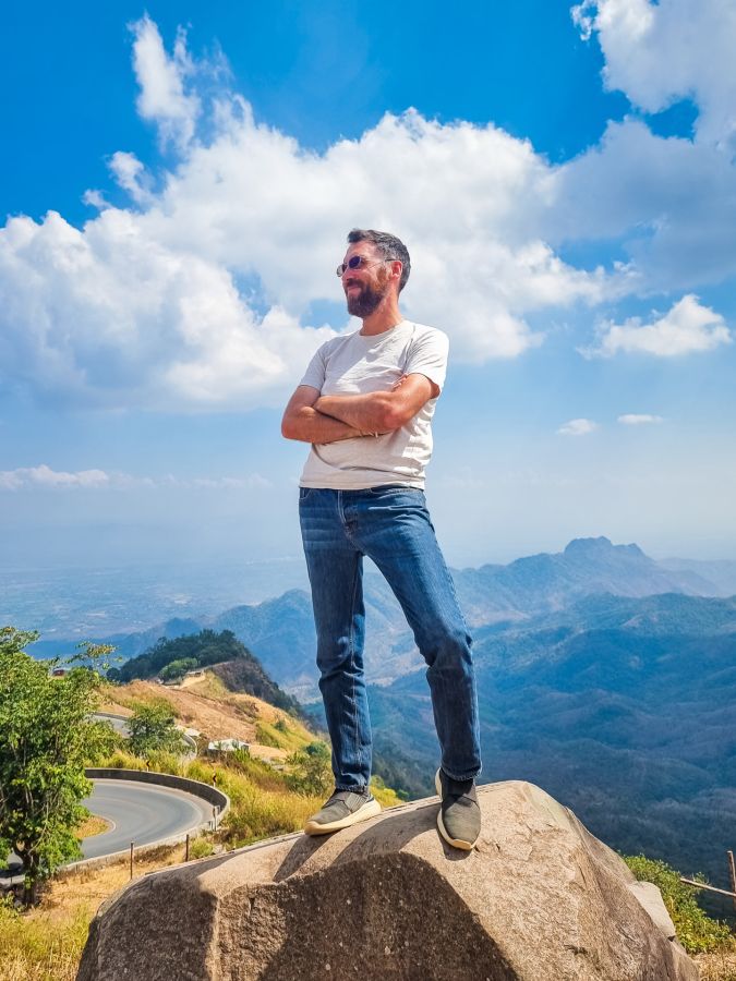 moi au point de vue depuis route montant a phu thap boek.