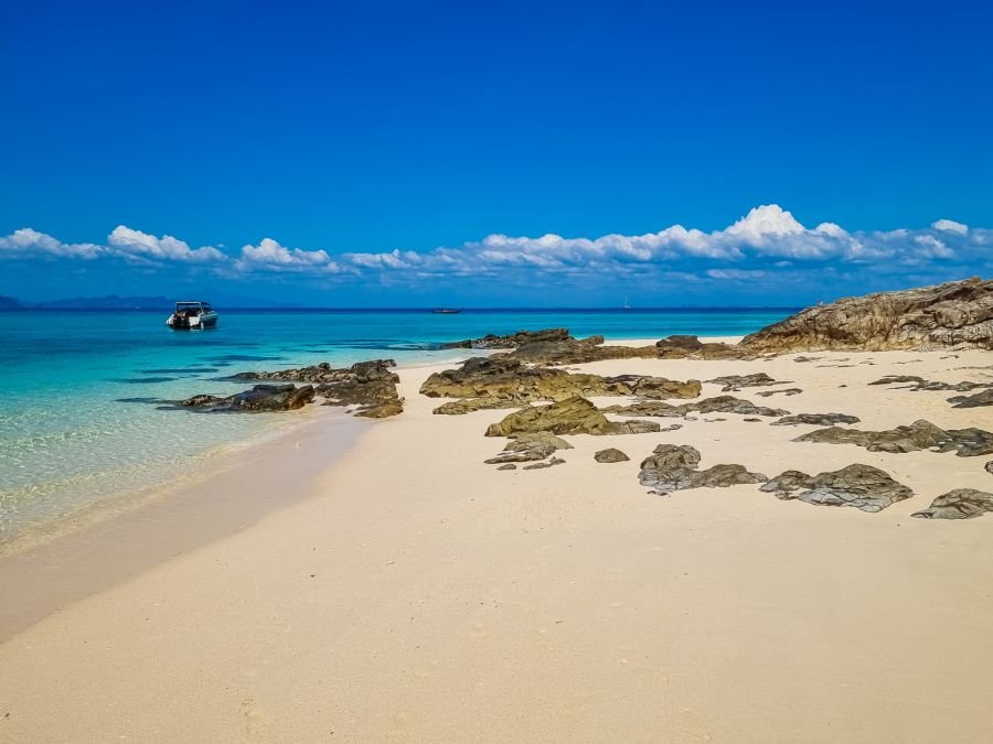 plage nord ouest de bamboo island excursion journée depuis ko phi phi