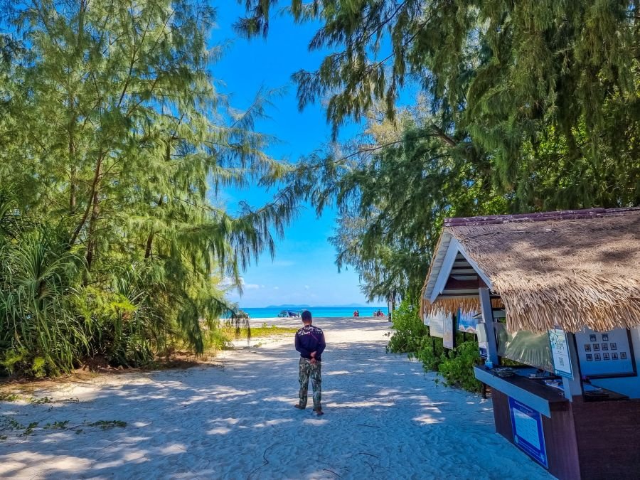 point contorle ticket parc national ko phi phi bamboo island