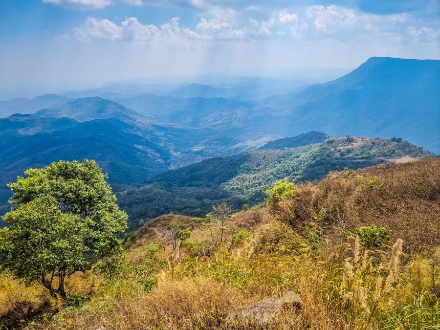point de vue depuis route montant a phu thap boek