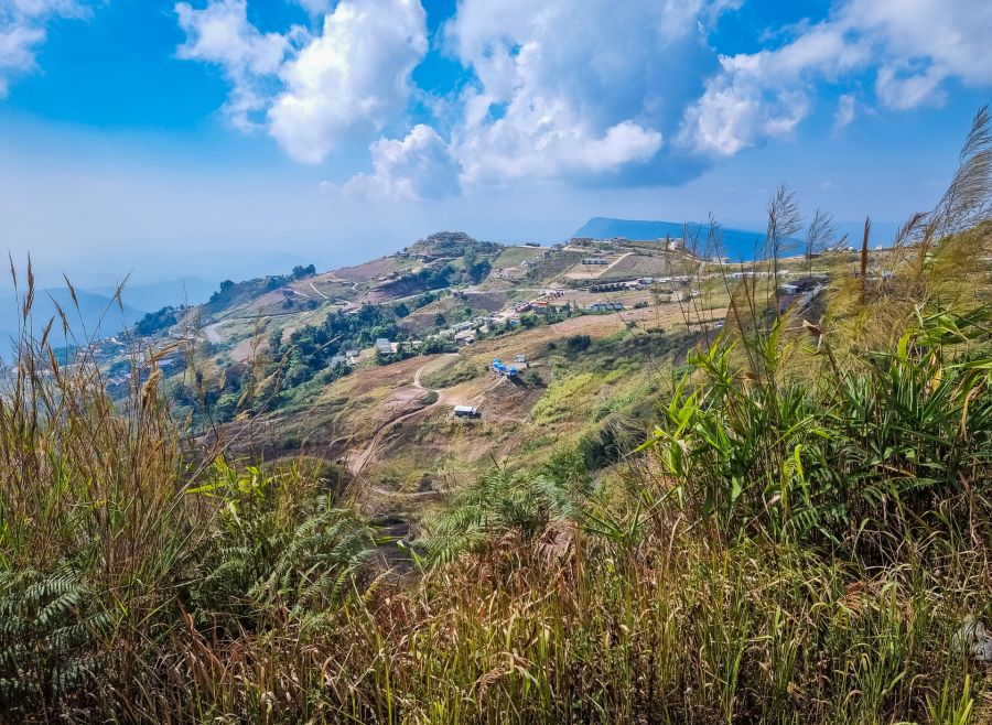 point de vue sur phu thap boek depuis marché hmong