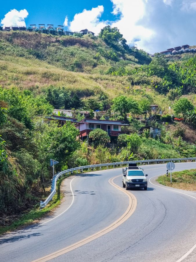 route acces vers phu thap boek phetchabun