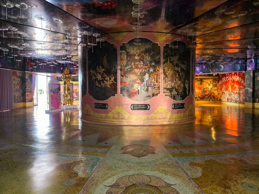 salle circulaire du chedi wat pha sorn kaew phetchabun