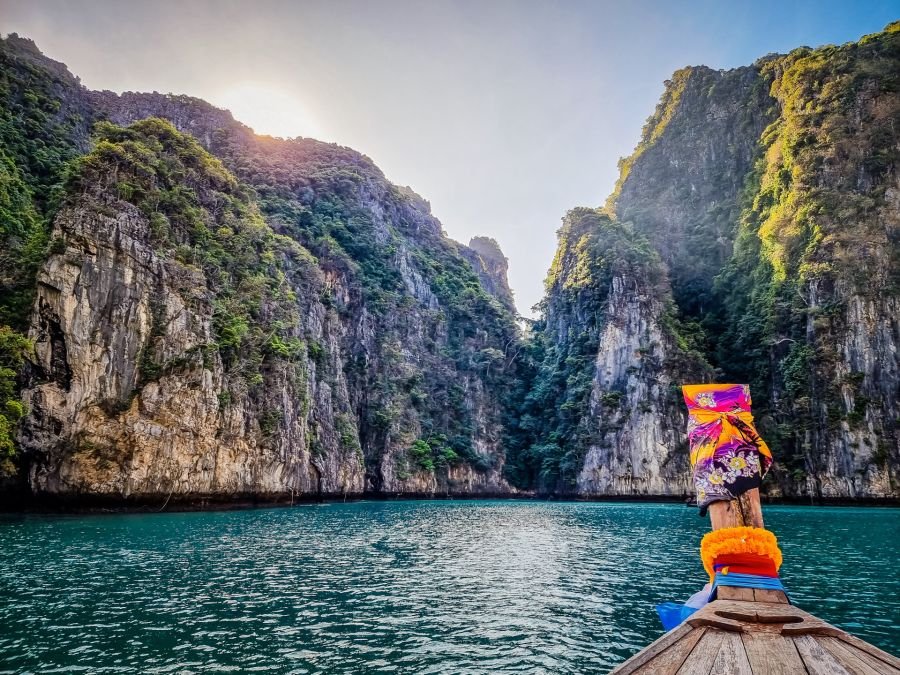 soleil a flanc falaise phi phi ley excursion journee ko phi phi