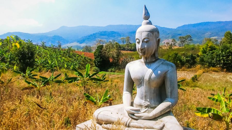 statue bouddha bord route intermediaire vers phu thap boek phetchabun