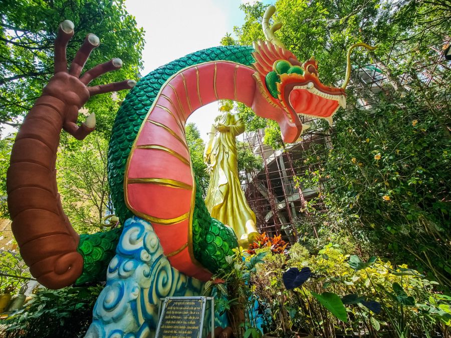 statue de dragon au wat phu thap boek phetchabun