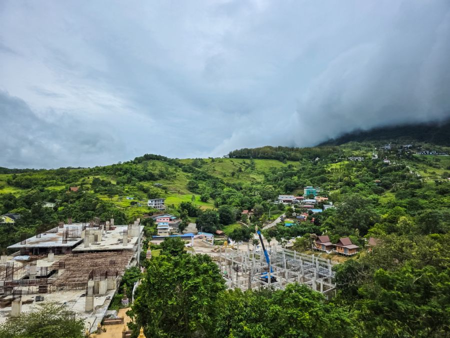 travaux du parking bouddha couché geant au wat pha sorn kaew phetchabun