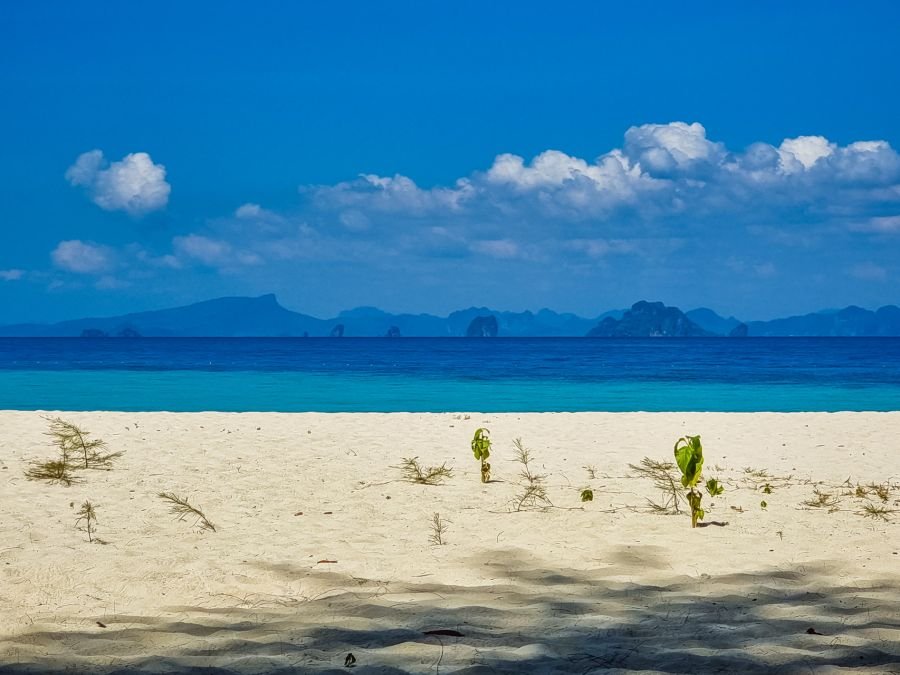 vue sur krabi depuis bamboo island excursion journée depuis ko phi phi