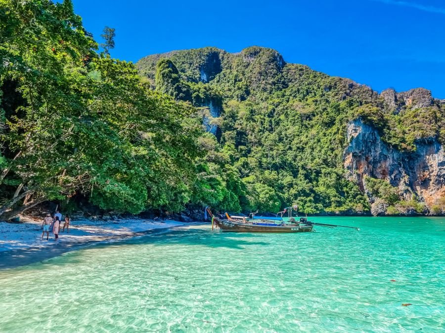vue sur monkey beach excursion journee ko phi phi