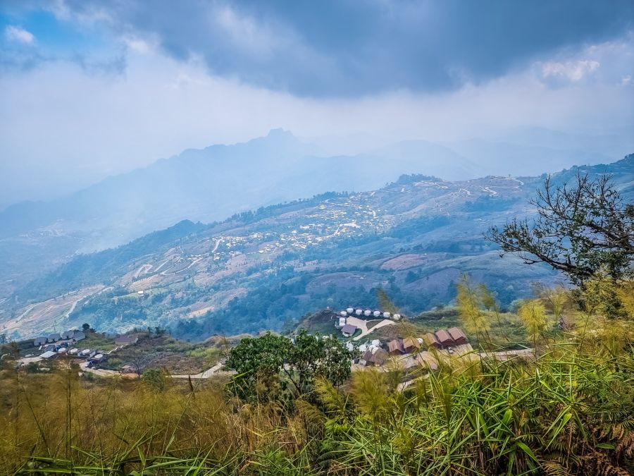 vue sur montee vers phu thap boek depuis observatoire phetchabun