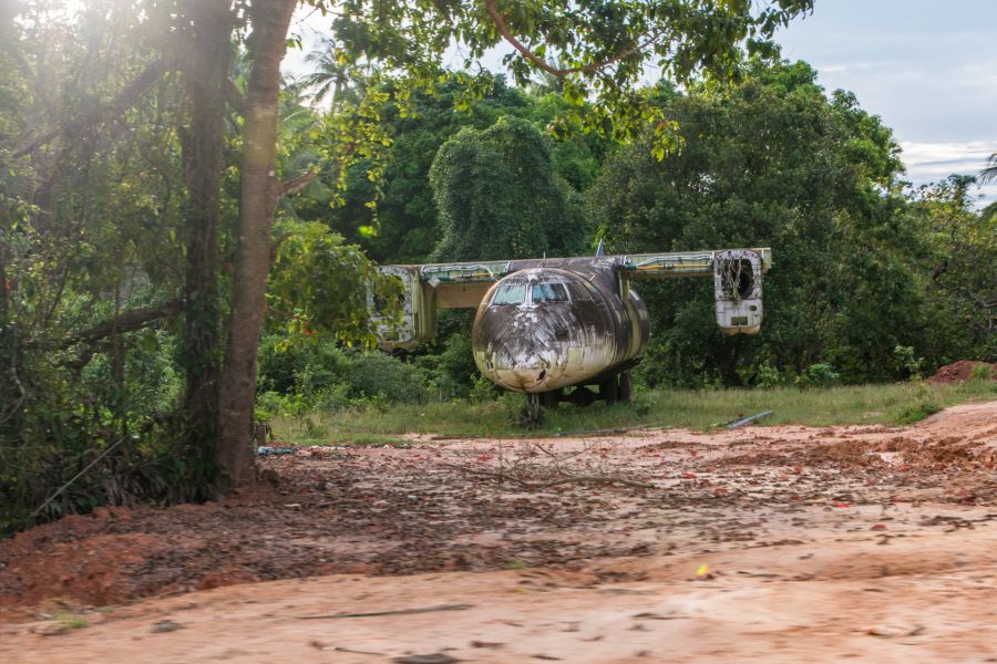 avion abandonnée route entre maliwan et kawthaung birmanie