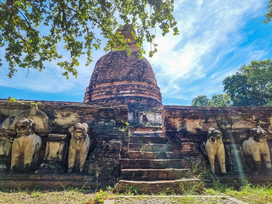 base du chedi au wat maheyong ayutthaya