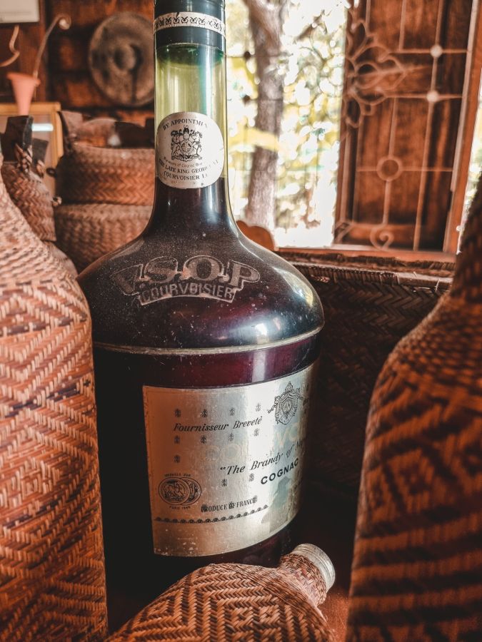 bouteille de cognac khum chao ratchabut nan thailande