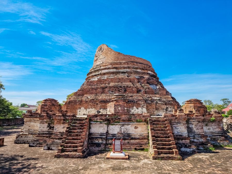 chedi au wat kudi dao ayutthaya