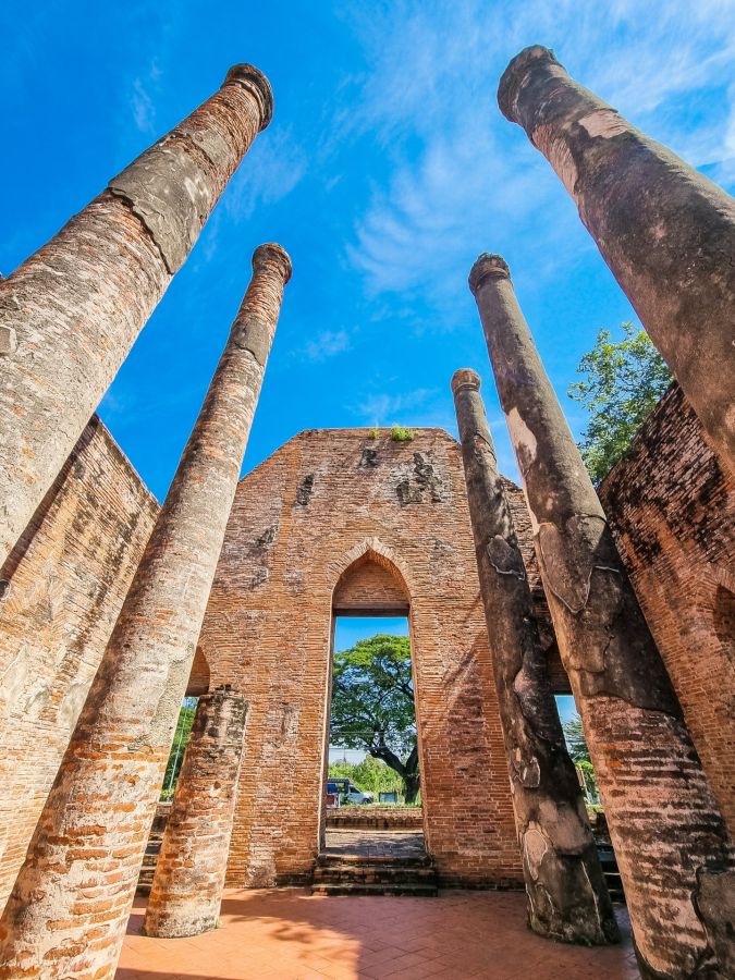 colonnes interieur du ubosot au wat kudi dao