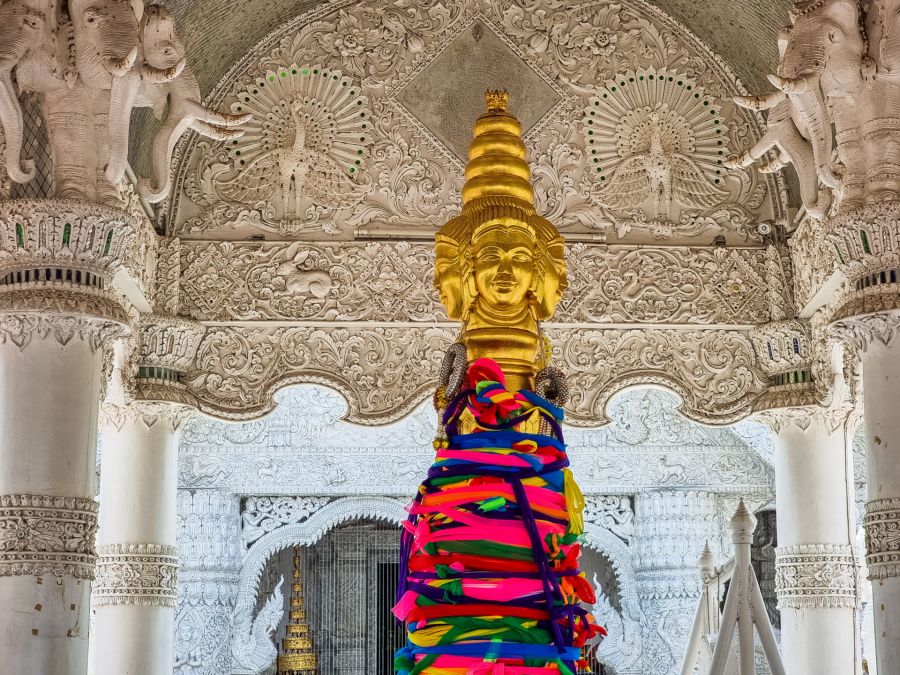 detail brahma pilier sacre de la ville de nan thailande