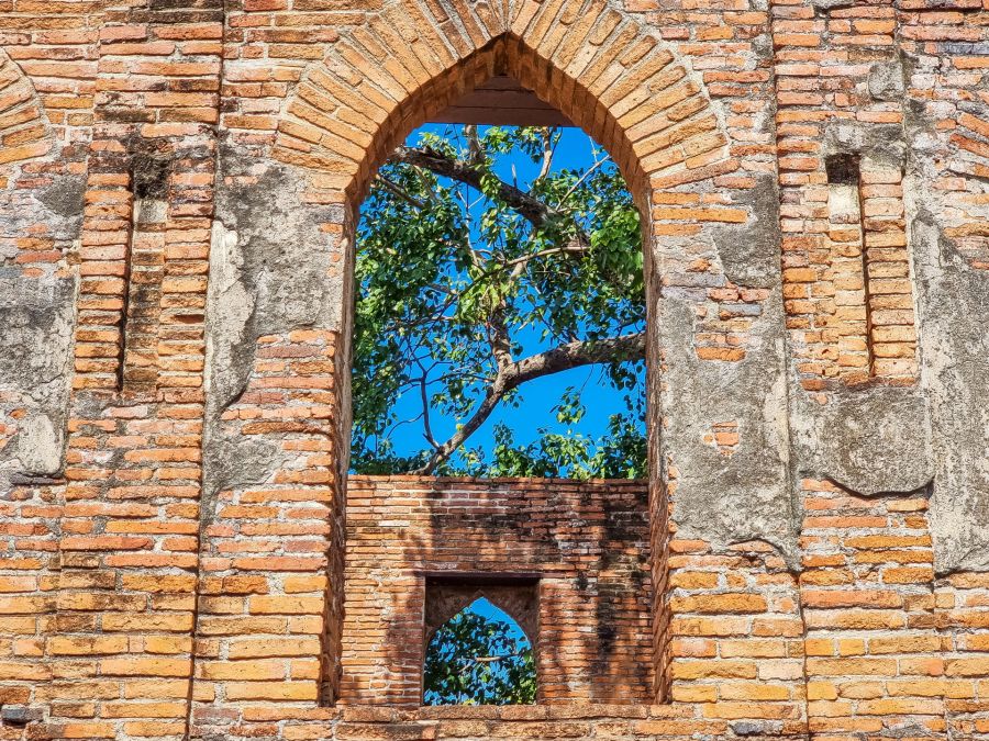 detail fenetre de la residence tamnak kammalian au wat kudi dao