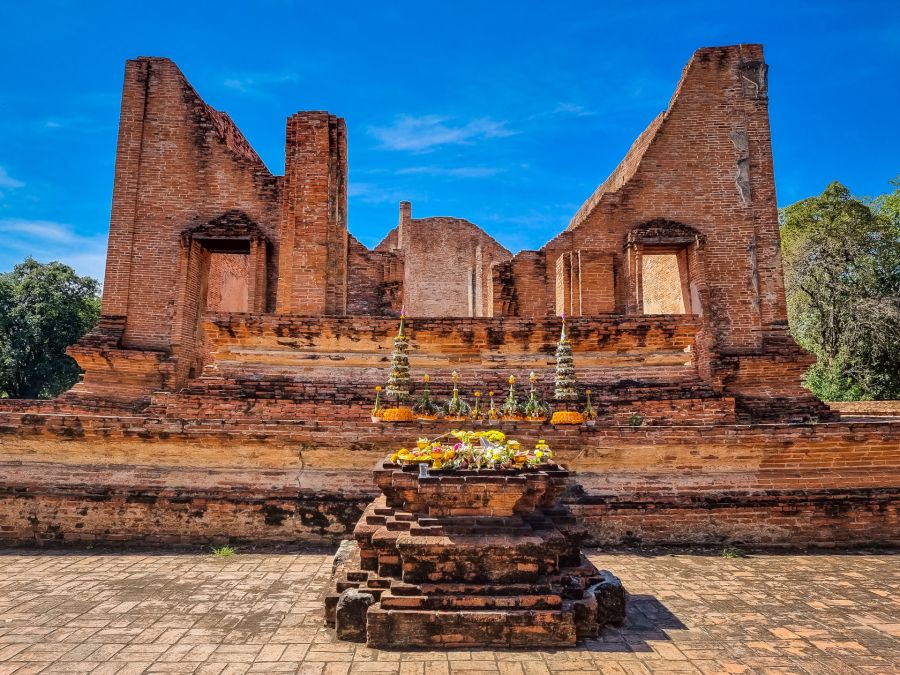facade avant au wat maheyong ayutthaya