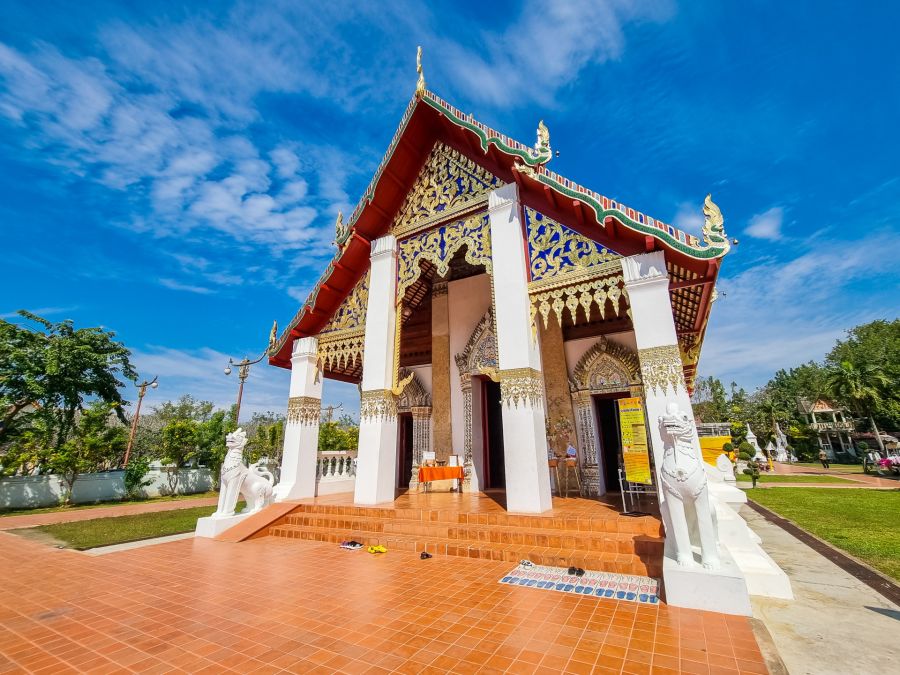 facade du viharn wat chang kham nan thailande