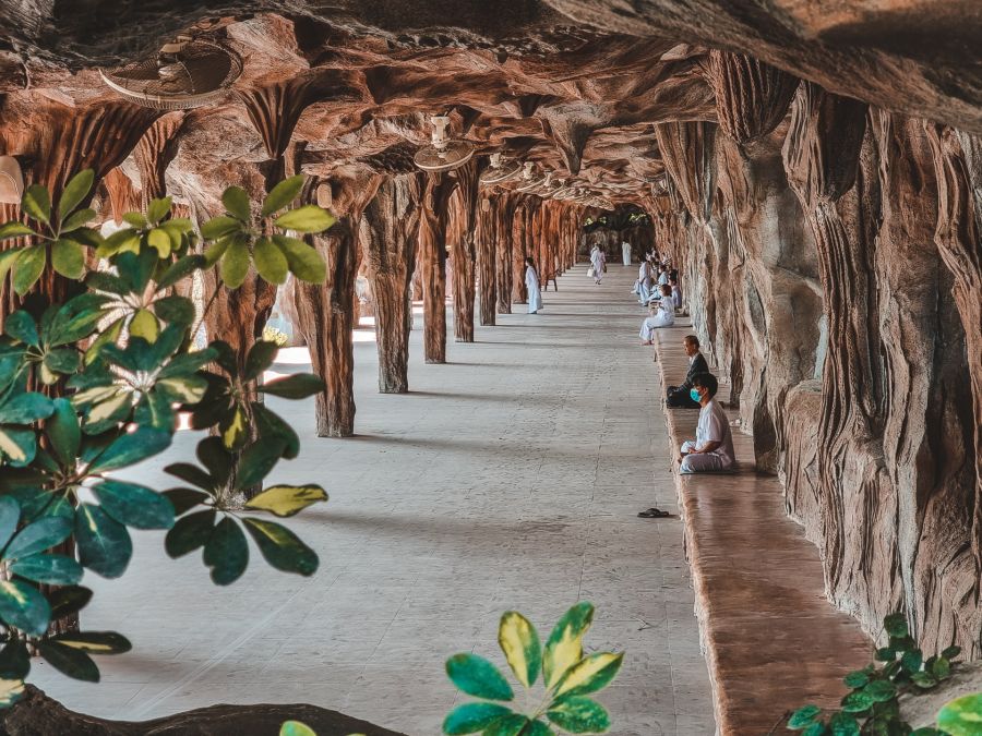 fausse grotte cloitre au wat maheyong moderne ayutthaya