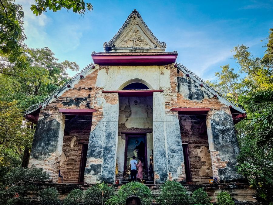 imposante facade du wat mae nang pluem ayutthaya