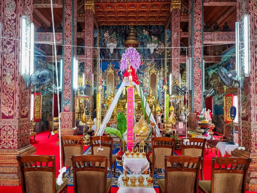 interieur du wat ming mueang nan thailande